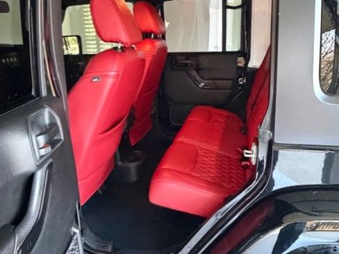 Used 2018 Jeep Wrangler Unlimited Sahara image 10