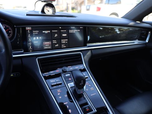 Used 2017 Porsche Panamera 4S image 19