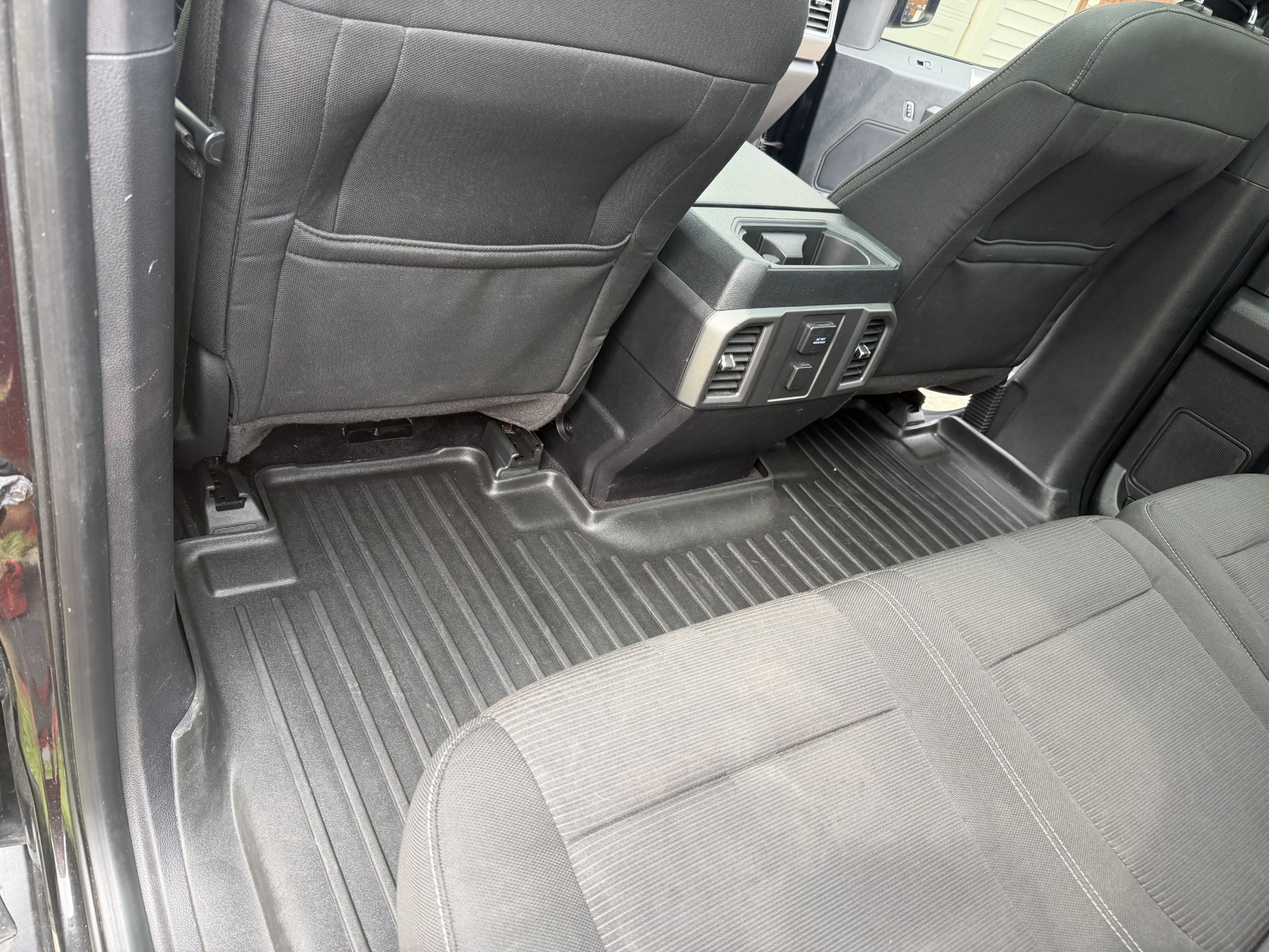 Used 2015 Ford F150 XLT w/ Equipment Group 302A Luxury AWD/4WD image 21