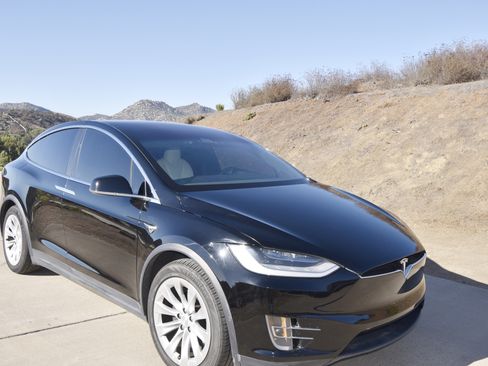 Used 2020 Tesla Model X Long Range image 4