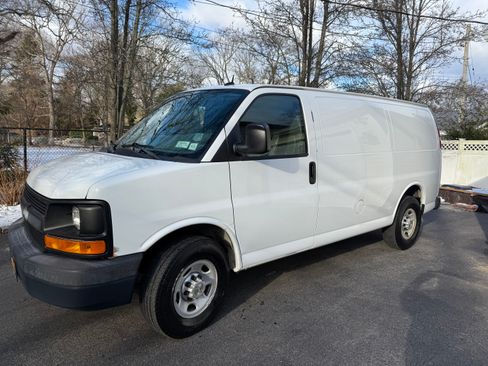 Used 2013 Chevrolet Express 2500 image 1