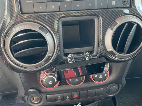 Used 2016 Jeep Wrangler Unlimited Sport image 8