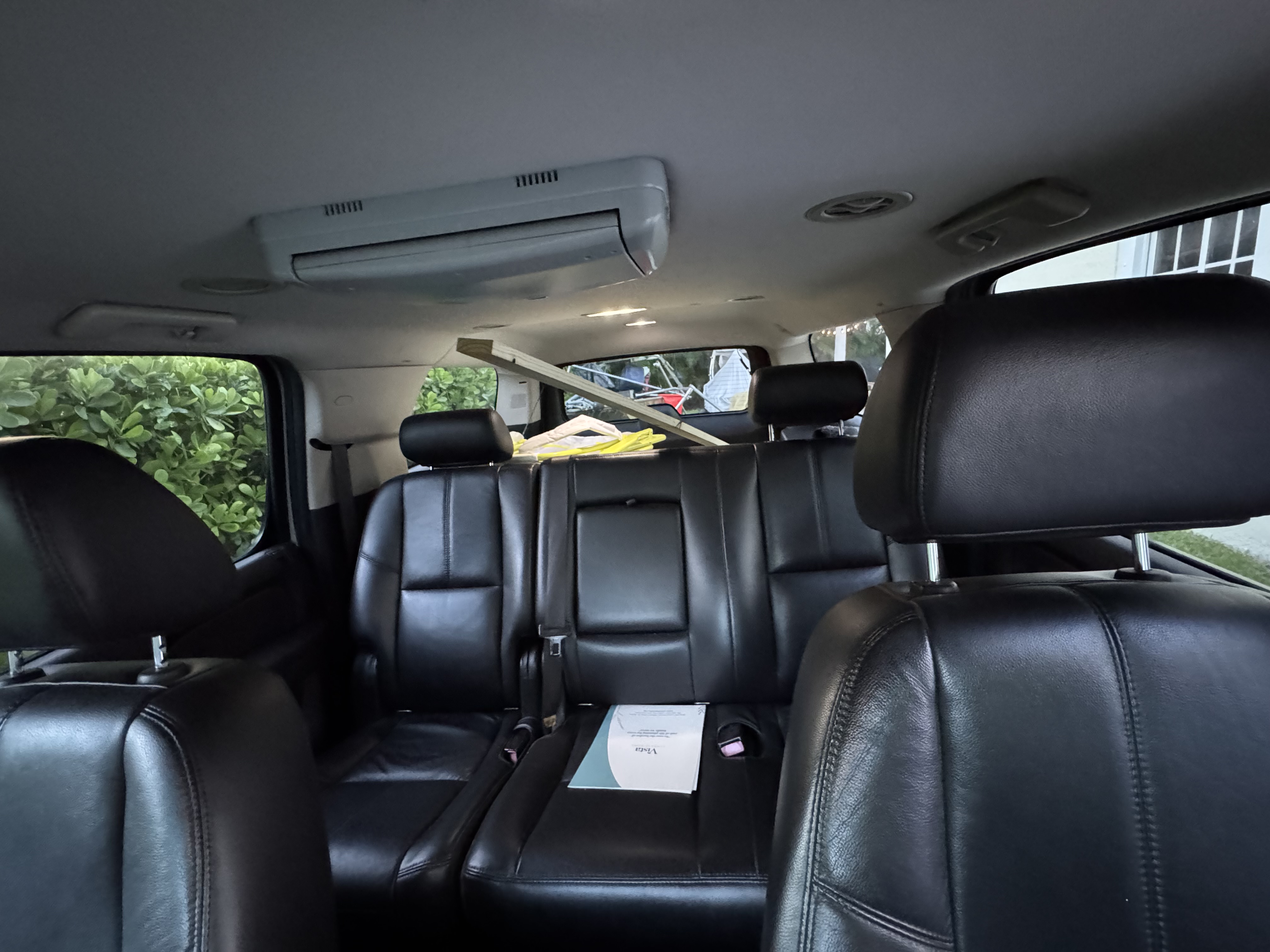 Used 2009 Chevrolet Suburban LT RWD image 2