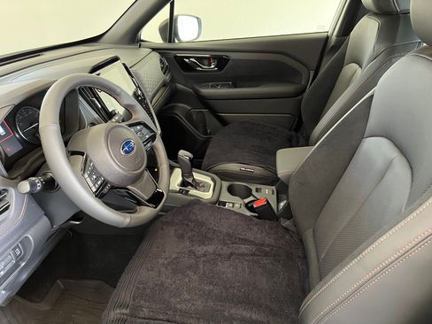 Used 2025 Subaru Forester Touring w/ Popular Package - Touring AWD/4WD image 9