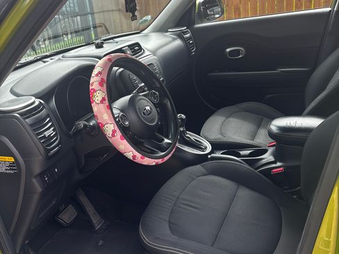 Used 2016 Kia Soul + FWD image 6