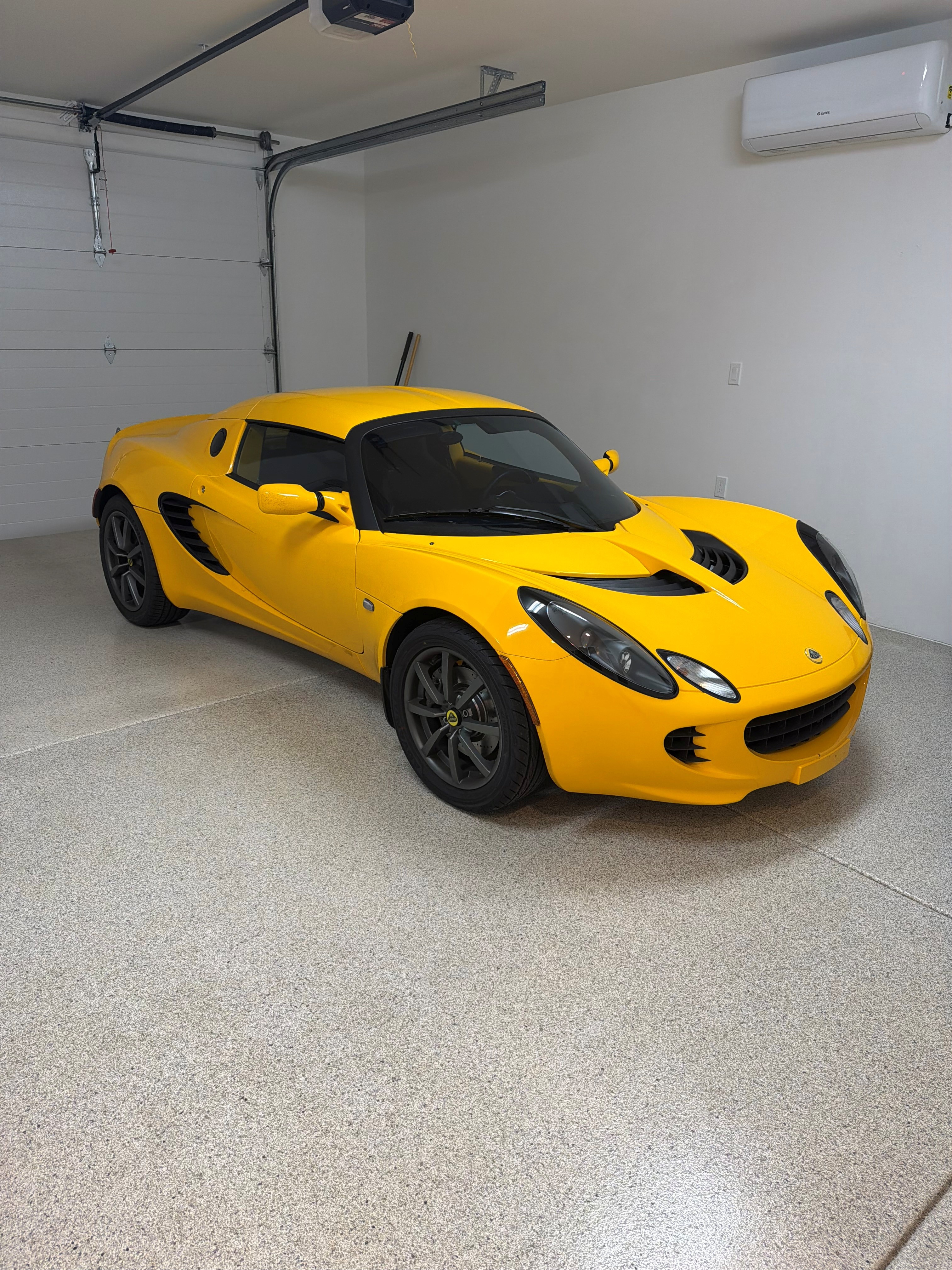 Used 2005 Lotus Elise RWD image 1