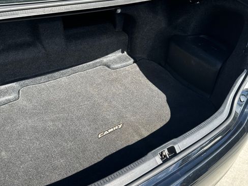 Used 2013 Toyota Camry XLE w/ Leather Pkg image 15