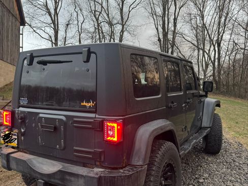 Used 2007 Jeep Wrangler Unlimited X w/ Dual Top Group image 2