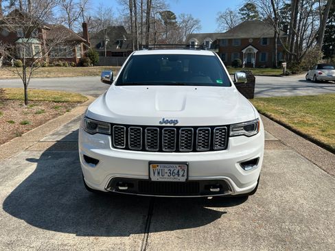 Used 2017 Jeep Grand Cherokee Overland w/ Trailer Tow Group IV image 2
