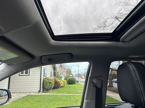 Used 2018 Toyota Highlander SE image 6