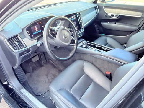 Used 2023 Volvo S90 B6 Plus image 4