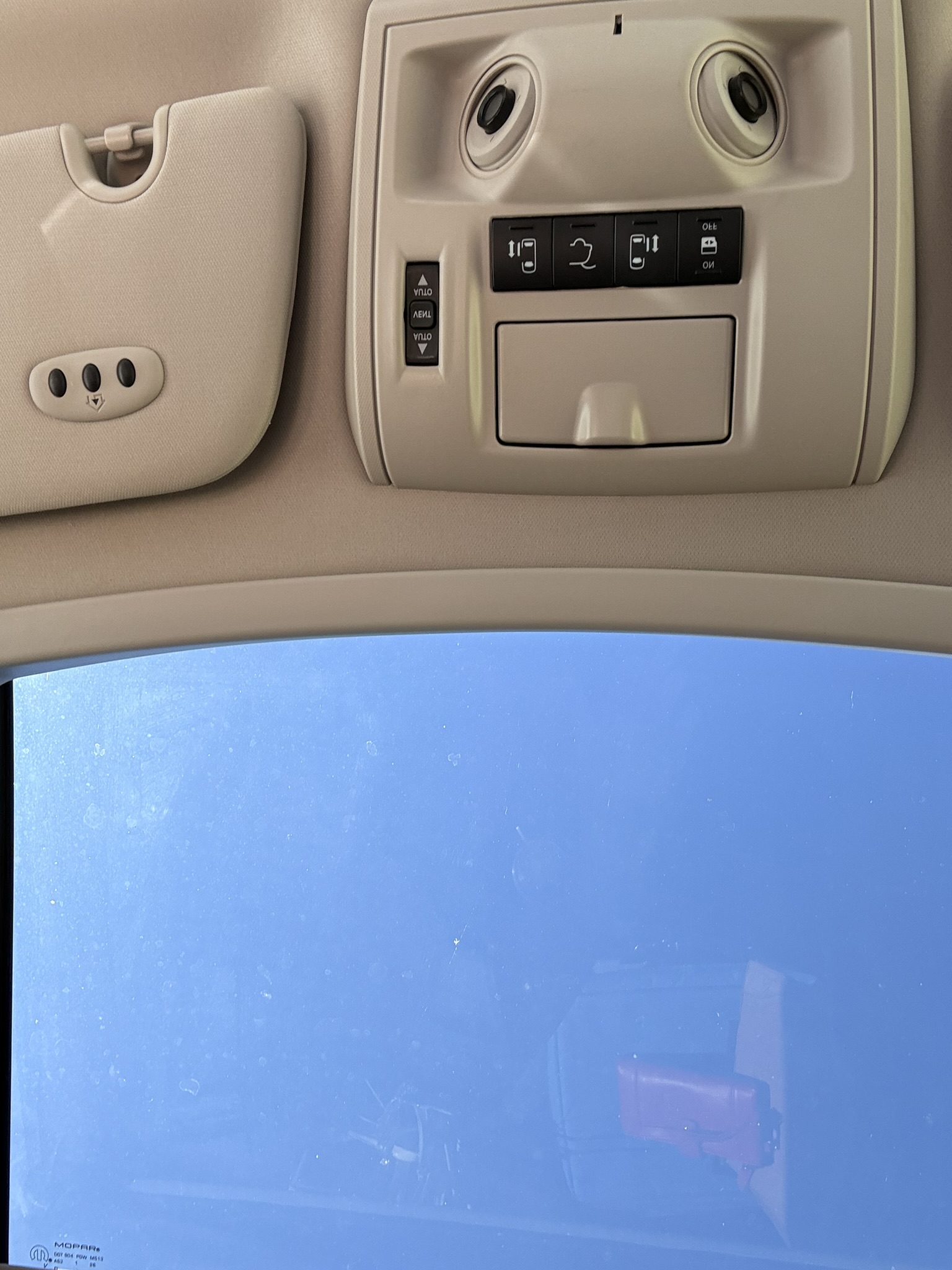 Used 2012 Chrysler Town & Country Limited w/ Luxury Group FWD image 9
