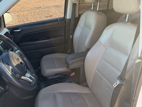 Used 2011 Jeep Compass Latitude w/ Sun/Sound Group image 4