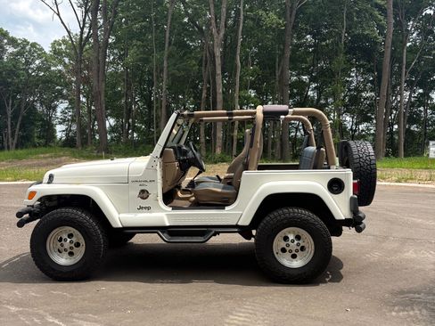 Used 1999 Jeep Wrangler Sahara AWD/4WD image 2
