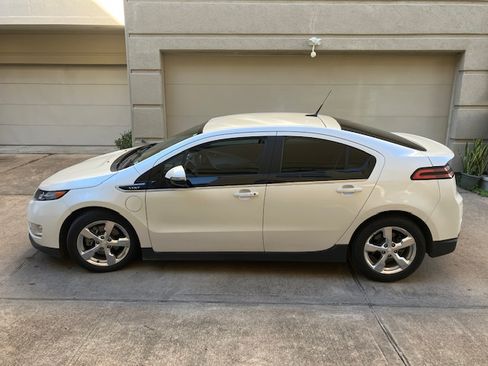 Used 2013 Chevrolet Volt Premium w/ Premium Trim Package image 1