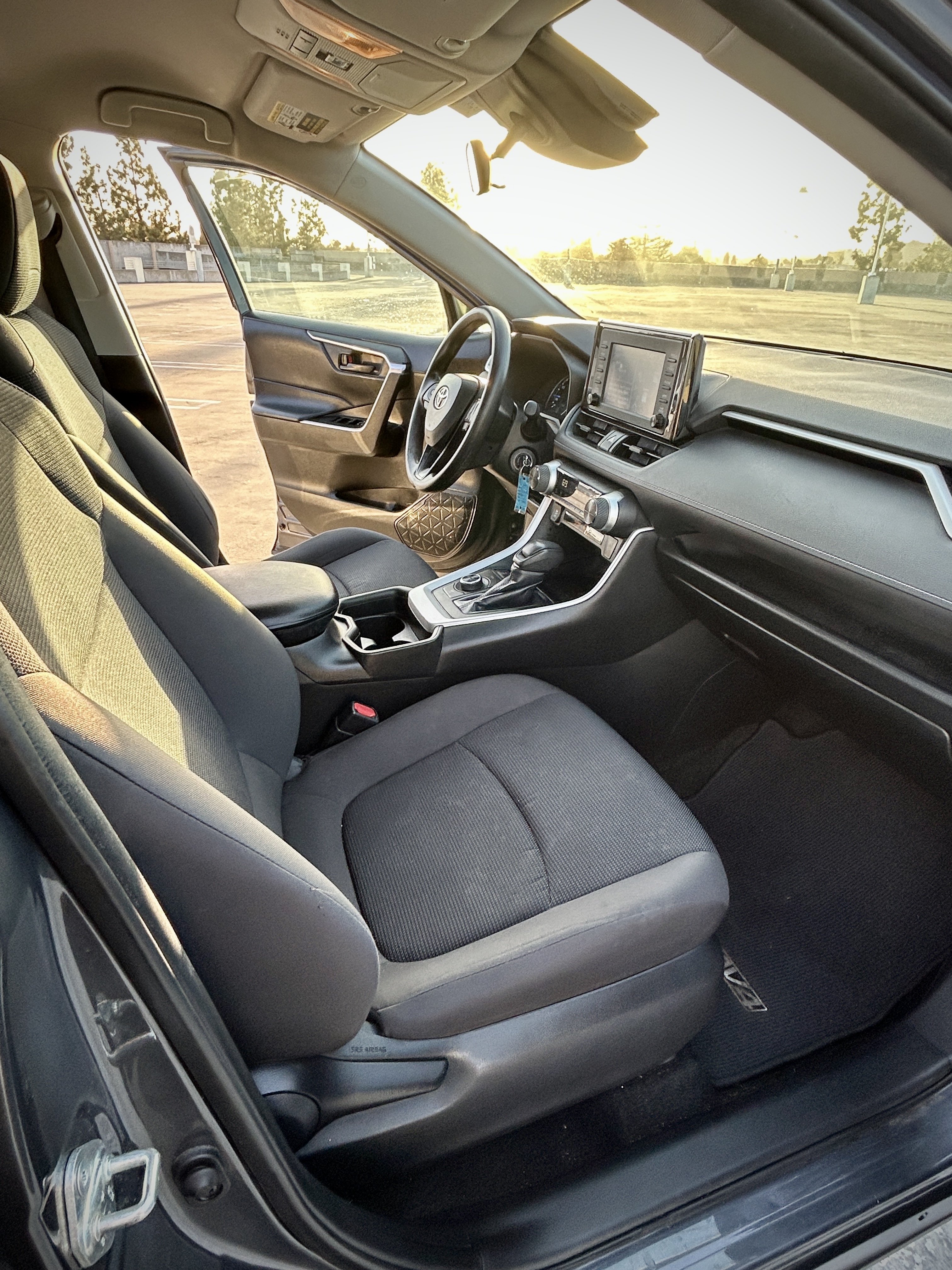 Used 2019 Toyota RAV4 LE AWD/4WD image 16