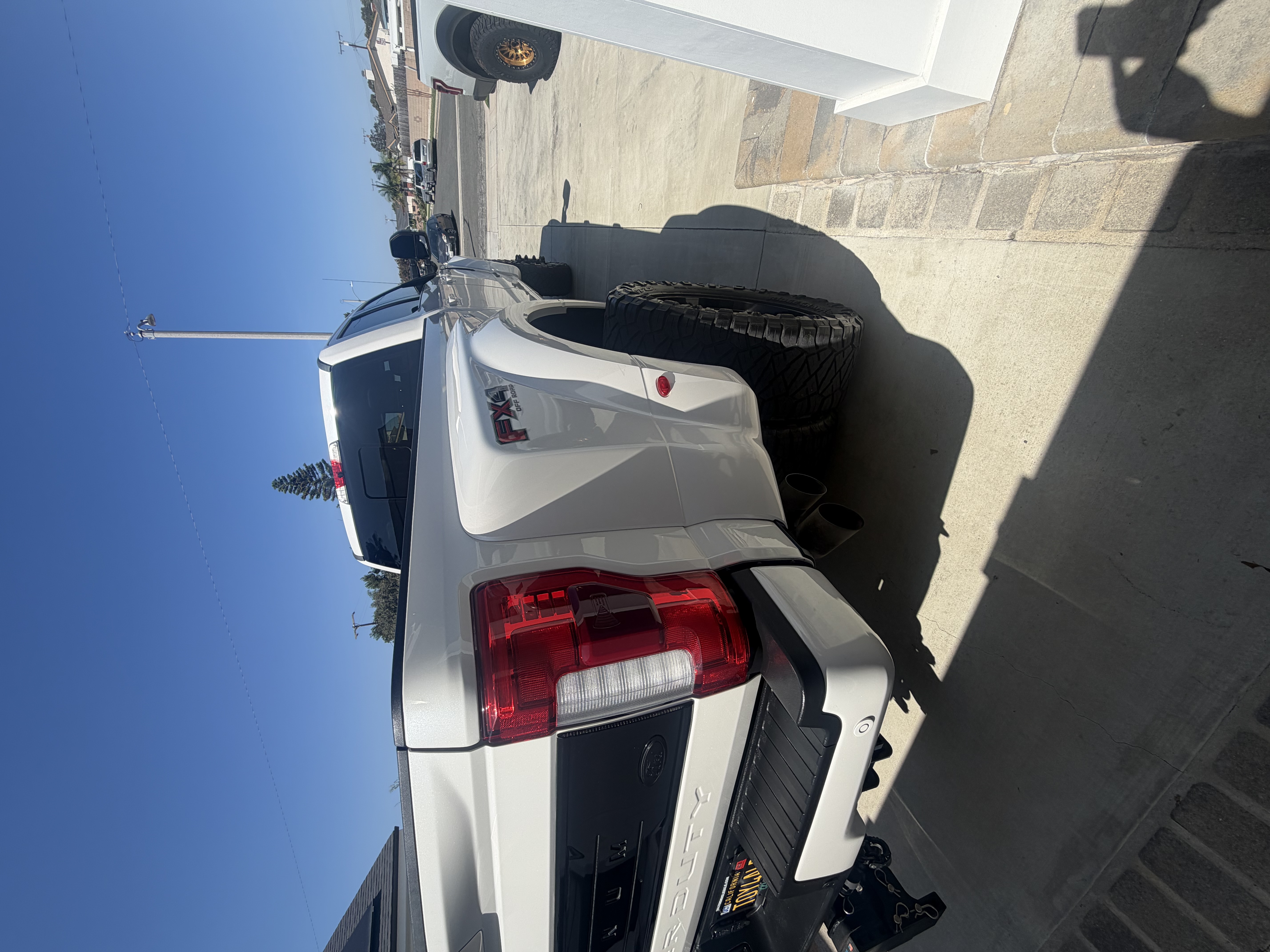 Used 2019 Ford F350 Platinum w/ Platinum Ultimate Package AWD/4WD image 5