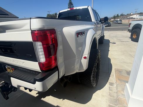 Used 2019 Ford F350 Platinum w/ Platinum Ultimate Package AWD/4WD image 5