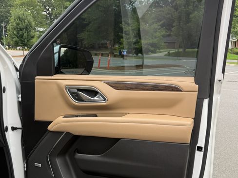 Used 2021 Chevrolet Tahoe Premier AWD/4WD image 25
