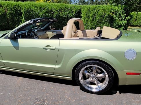 Used 2005 Ford Mustang GT Premium image 4