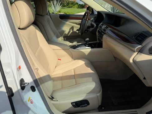 Used 2017 Lexus LS 460 w/ Comfort Package RWD image 26