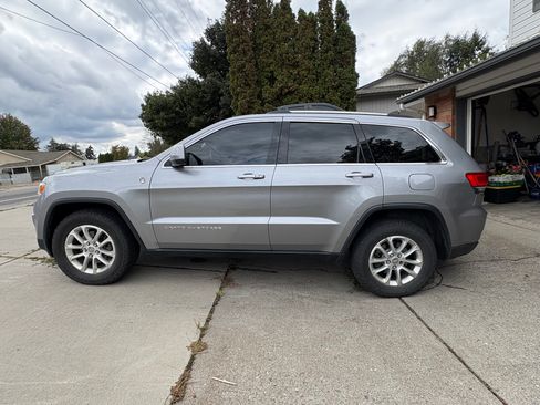 Used 2015 Jeep Grand Cherokee Laredo w/ Quick Order Package 23E AWD/4WD image 4