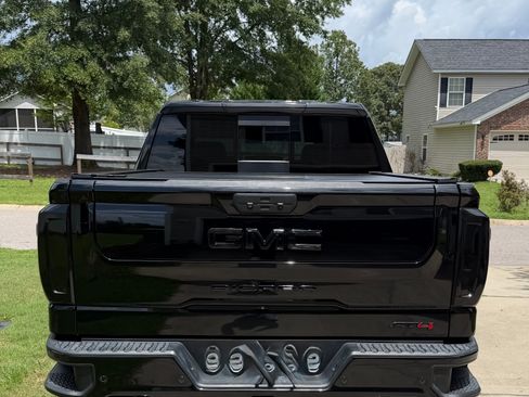 Used 2022 GMC Sierra 1500 AT4 w/ AT4 Premium Package AWD/4WD image 2