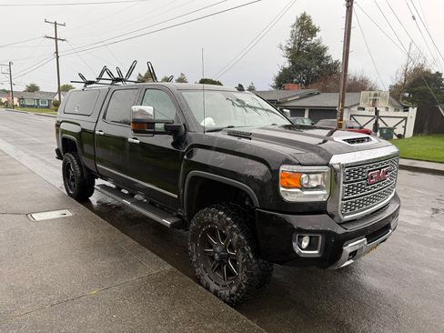 Used 2018 GMC Sierra 3500 Denali image 4