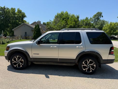 Used 2008 Ford Explorer XLT AWD/4WD image 2