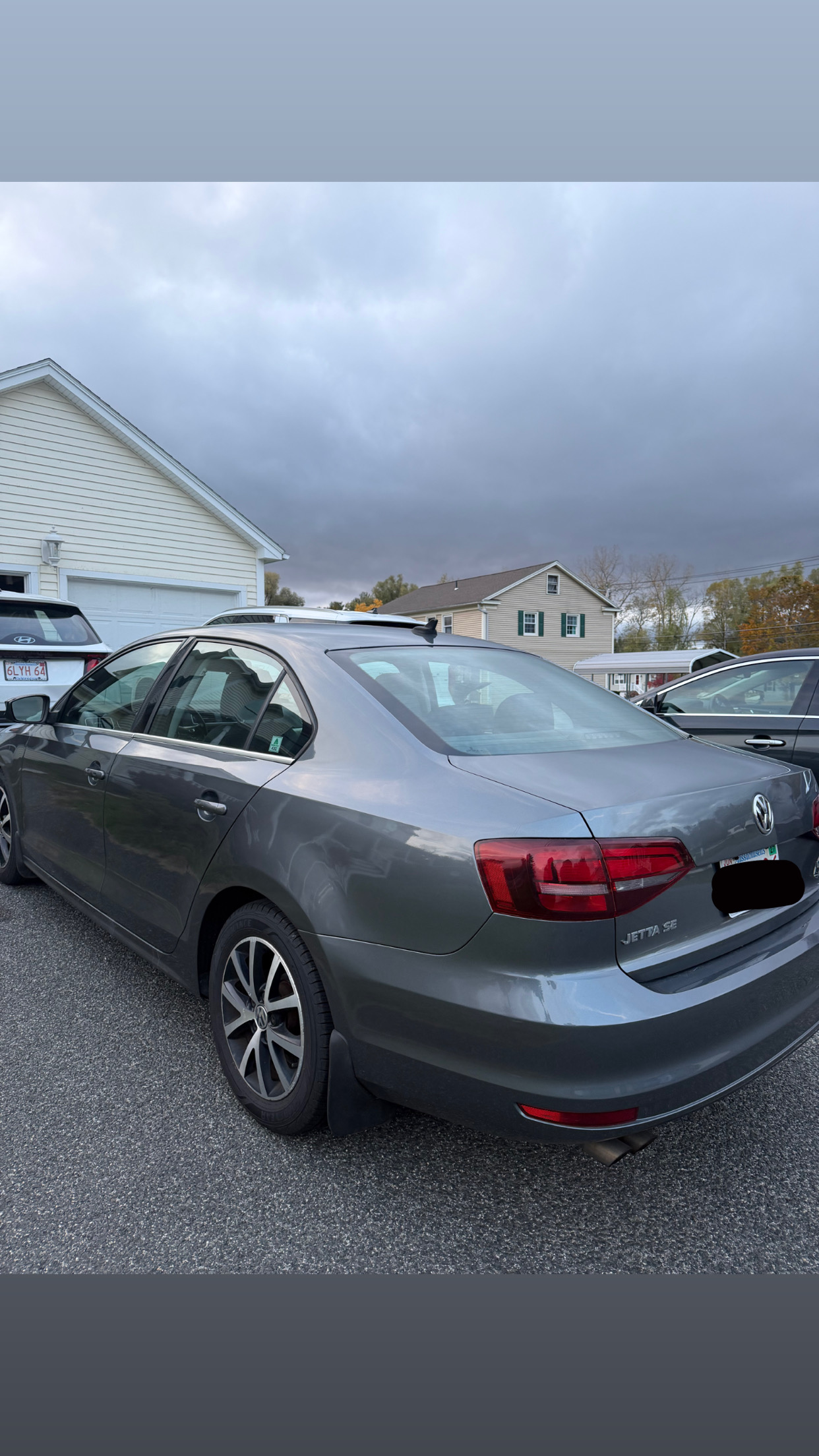 Used 2017 Volkswagen Jetta SE FWD image 1