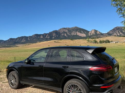 Used 2018 Porsche Cayenne Platinum Edition AWD/4WD image 1