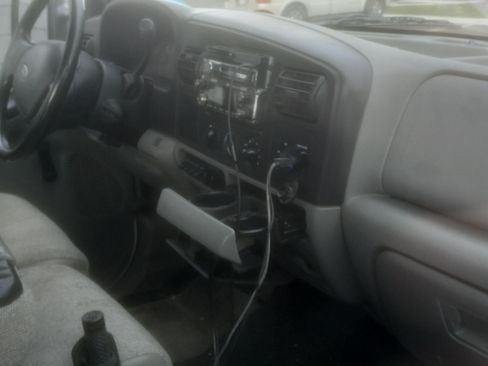 Used 2006 Ford F250 XL image 4