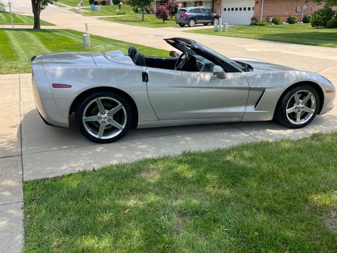 Used 2006 Chevrolet Corvette Convertible w/ Preferred Equipment Group RWD image 4