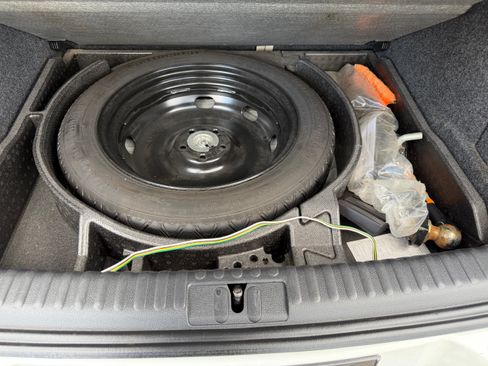 Used 2016 Volkswagen Tiguan S image 16