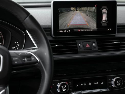 Used 2020 Audi Q5 e Premium w/ Convenience Package image 11