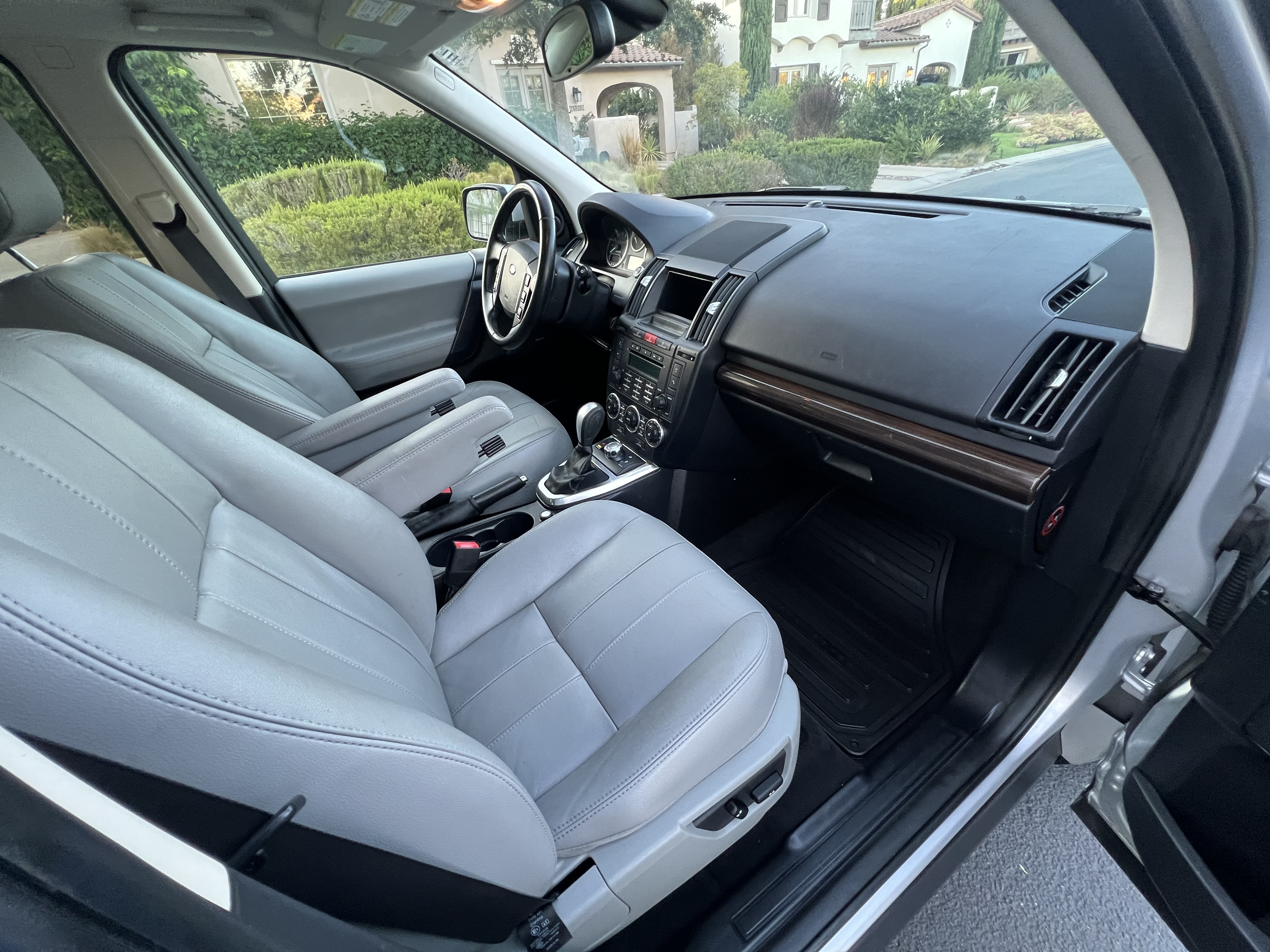 Used 2012 Land Rover LR2 HSE w/ Climate Comfort Pkg AWD/4WD image 9