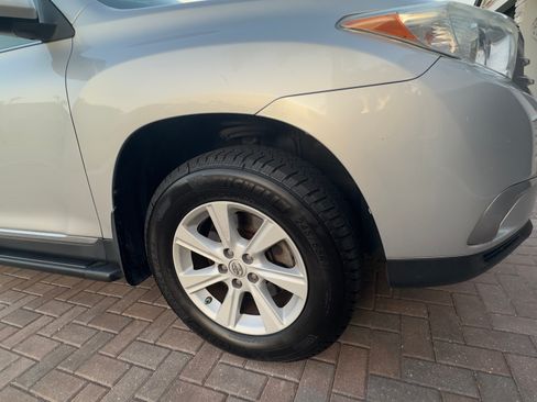 Used 2013 Toyota Highlander Plus image 14