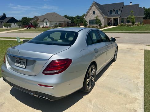 Used 2017 Mercedes-Benz E 300 image 4