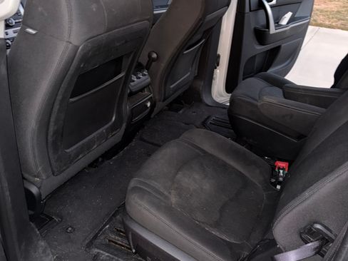 Used 2012 GMC Acadia SLE image 9