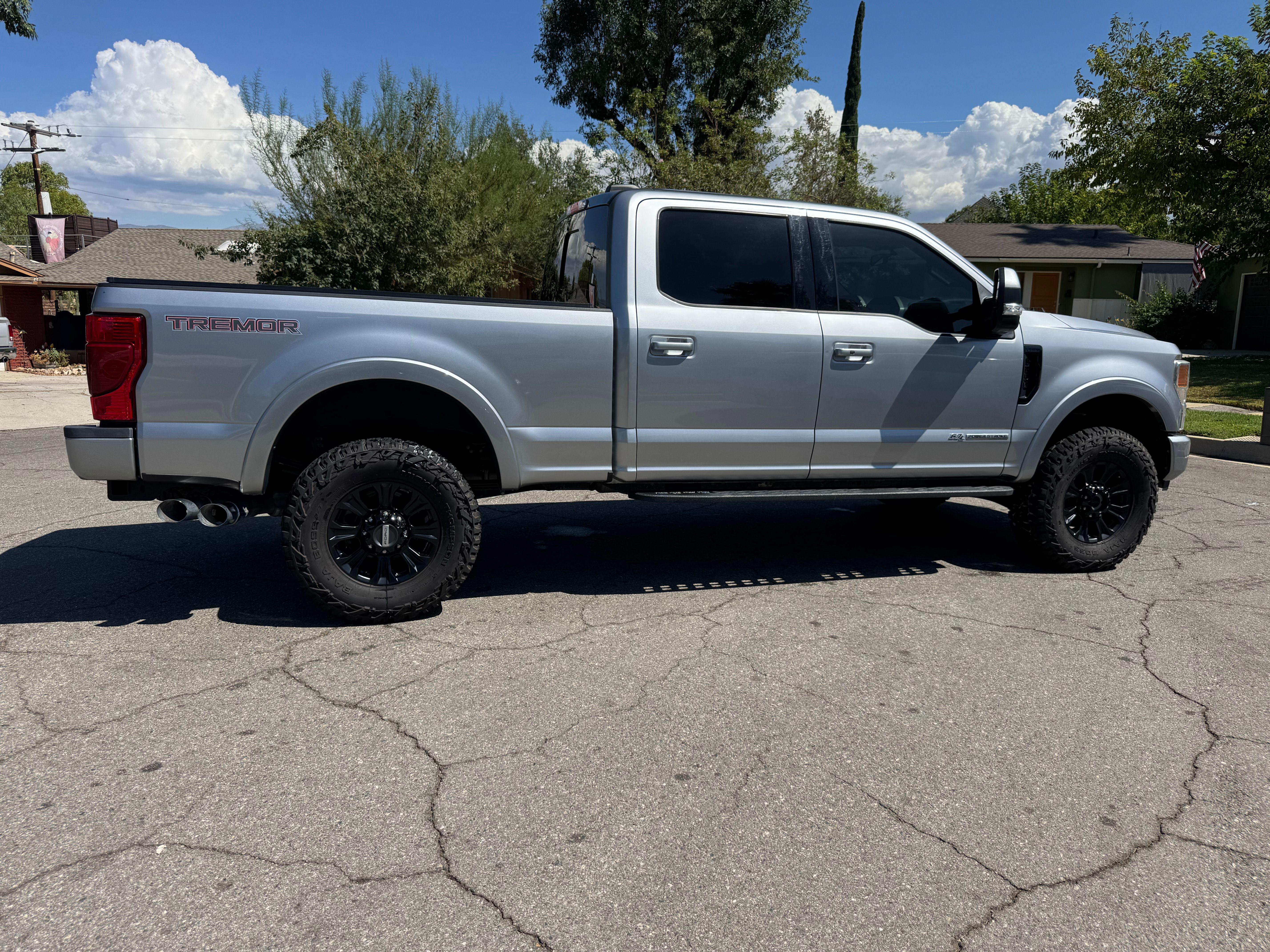 Used 2022 Ford F250 Lariat w/ Tremor Off-Road Package AWD/4WD image 6