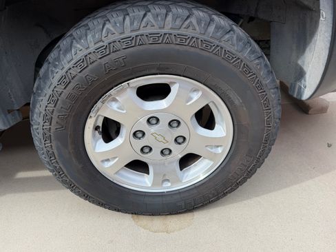 Used 2004 Chevrolet Avalanche Z71 w/ Preferred Equipment Group AWD/4WD image 11