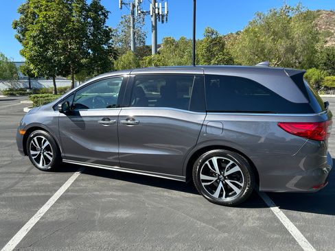 Used 2019 Honda Odyssey Elite image 2