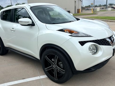 Used 2016 Nissan Juke SV image 1