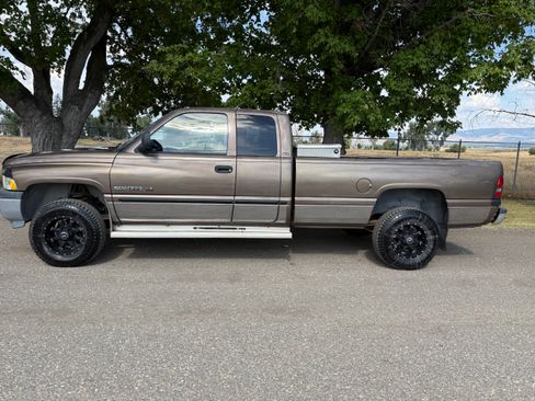 Used 2001 Dodge Ram 1500 Truck 4x4 Quad Cab image 2