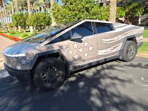 Used 2024 Tesla Cybertruck AWD Crew Cab image 2