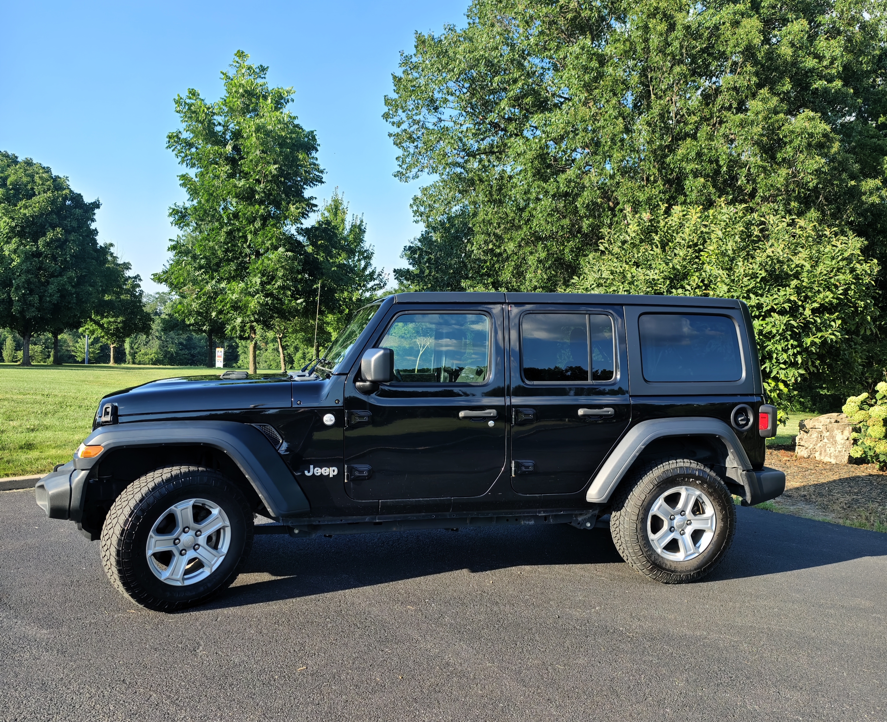 Used 2021 Jeep Wrangler Unlimited Sport AWD/4WD image 8