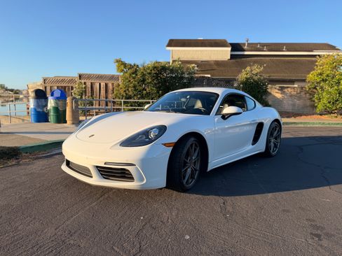 Used 2019 Porsche 718 Cayman RWD image 6
