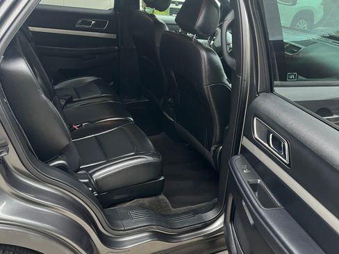 Used 2017 Ford Explorer XLT w/ Equipment Group 202A image 12