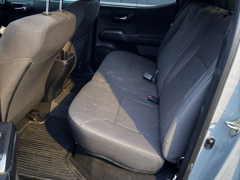 Used 2018 Toyota Tacoma TRD Sport image 14