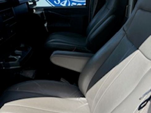 Used 2022 Chevrolet Express 3500 w/ Power Convenience Package image 7
